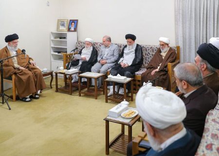 رهبر انقلاب در دیدار فقها و حقوقدانان شورای نگهبان: همه وظیفه دارند زمینه برگزاری انتخاباتی پرشور را در اسفندماه فراهم کنند