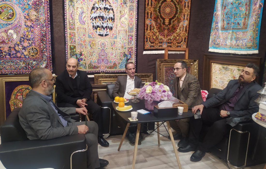 فرش دستباف به سبب ارزشافزوده بالا و میزان اشتغالزایی سهم مهمی در اقتصاد کشور دارد /برگزاری نمایشگاه جایگاه ویژه قم در صنعت فرش را نمایان می کند