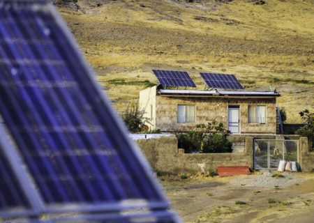 ۲۰ سال خرید تضمینی برق از خانواده‌های محروم دارای نیروگاه خورشیدی