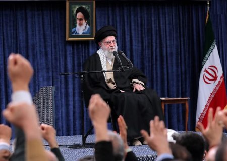 رهبر انقلاب: کینه آمریکا نسبت به ایران کینه شتری است/مسئولان ملاحظه منافع آمریکا و صهیونیست‌ها را نکنند