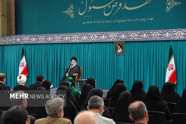 مجلس باید در مسائل خارجی مواضع قاطع و انقلابی داشته باشد