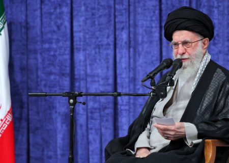رهبر معظم انقلاب: سپر پولادین اتحاد مردم، مسئولان و نیروهای مسلح نباید خدشه‌دار شود