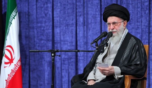 رهبر معظم انقلاب: سپر پولادین اتحاد مردم، مسئولان و نیروهای مسلح نباید خدشه‌دار شود