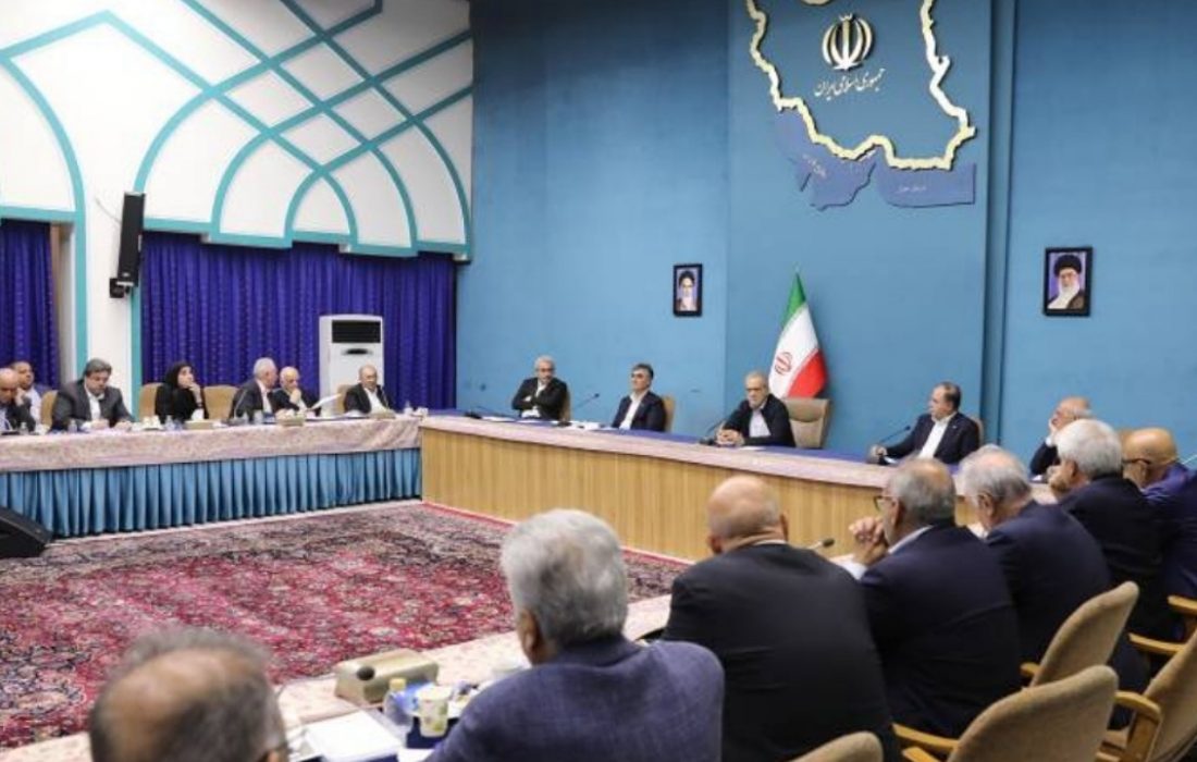 پزشکیان: کارگروههای تخصصی برای رفع موانع تولید تشکیل میشود
