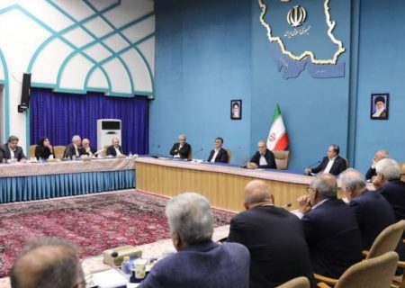 پزشکیان: کارگروه‌های تخصصی برای رفع موانع تولید تشکیل می‌شود