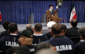 رهبر معظم انقلاب در دیدار مدال‌آوران ورزشی و علمی: مدال‌های شما در این روز‌ها ارزش مضاعف دارد