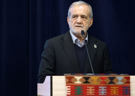 رئیس جمهور: دیگر دلار ۲۸ و ۷۰ هزار تومانی به کسی نمی‌دهیم/ یارانه حذف نمی‌ شود